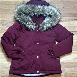Hollister The Ultimate Down Collection Burgandy Puffer w/Faux Fur Trim Women’s M